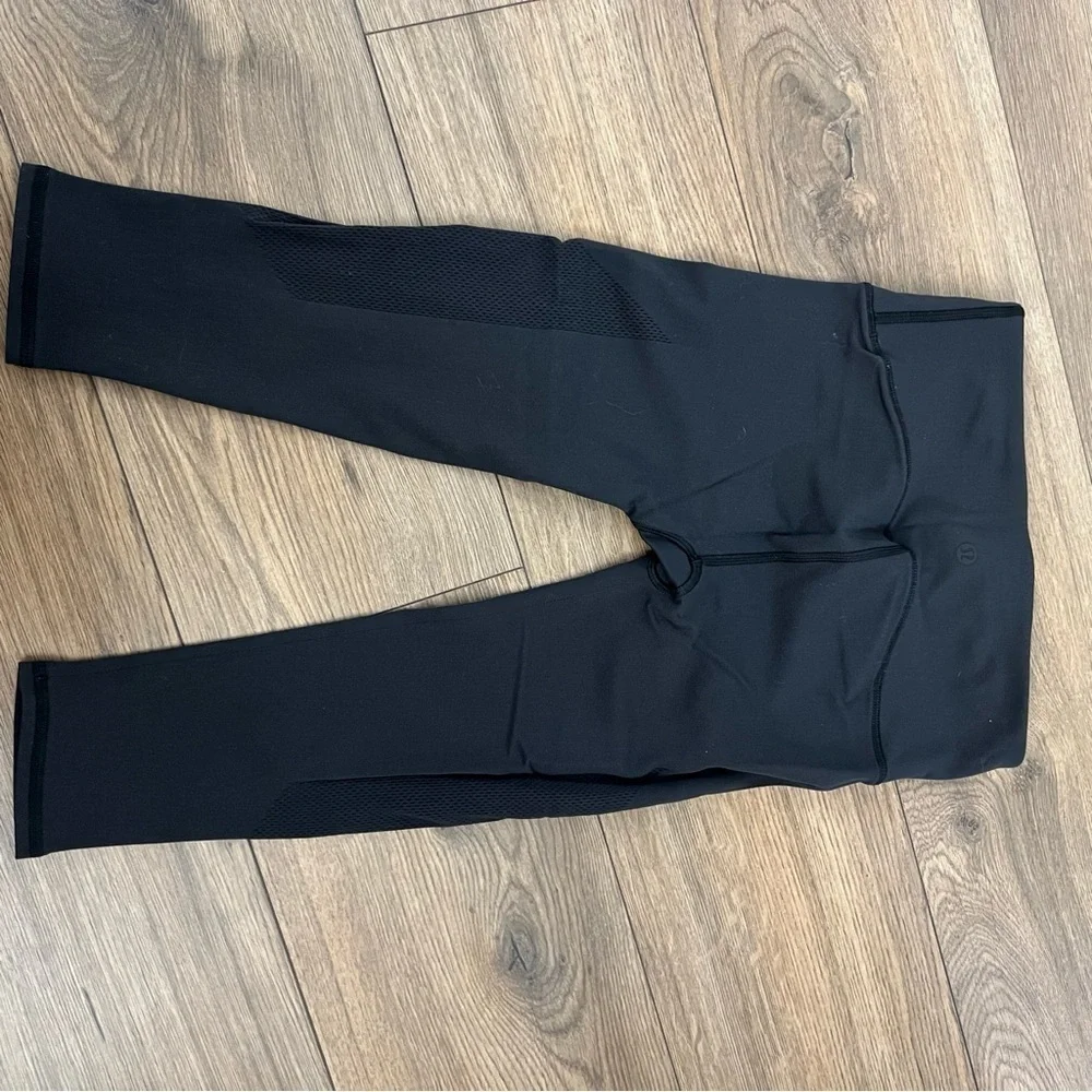 Lululemon Reveal Crop (15") size Small - Picture 7 of 11